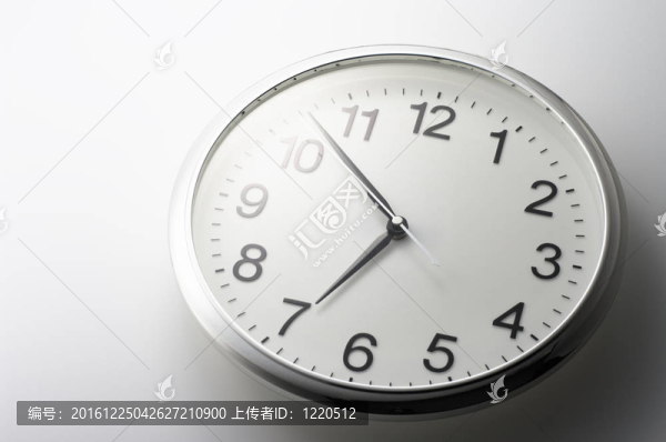 墻上的時(shí)鐘