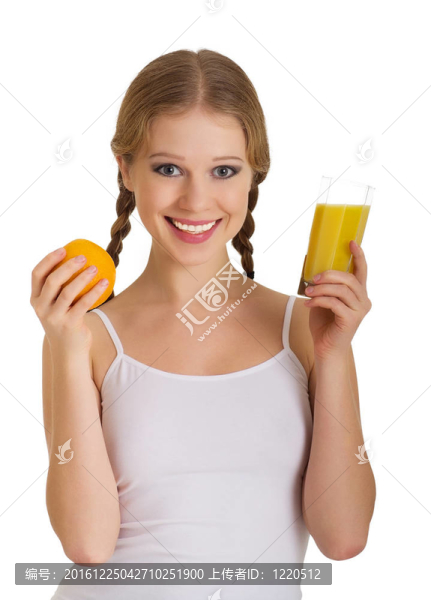 美麗的年輕女子充滿了橙汁的生活