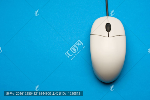 藍(lán)色背景下的電腦鼠標(biāo)