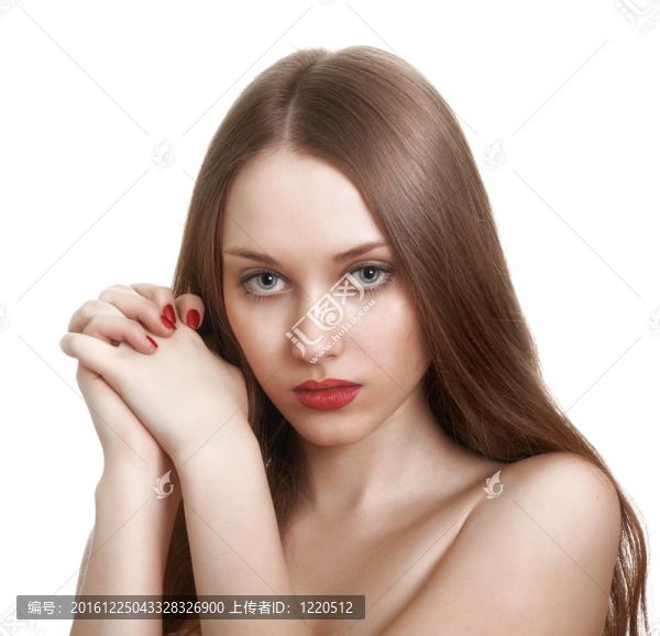 特寫性感的白人年輕女子肖像紅亮的指甲
