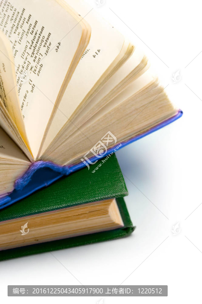 白色背景下的書籍