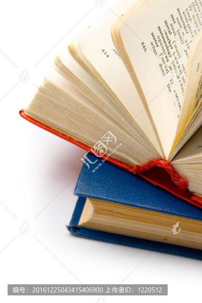 白色背景下的書籍
