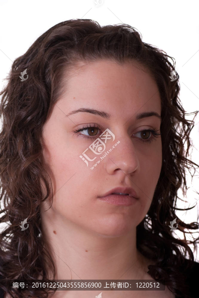 Young,Brunette看著身邊體貼