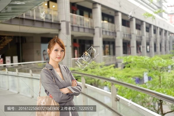 年輕迷人的商業(yè)女性