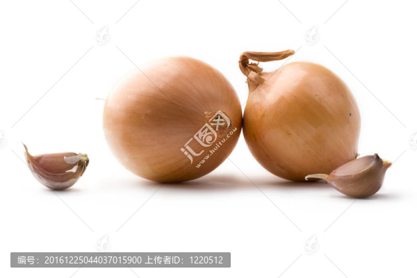 洋蔥和大蒜在白色上分離