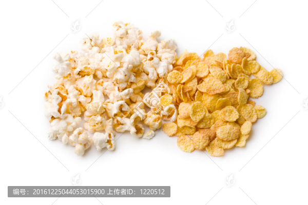 爆米花和玉米在白色上分離