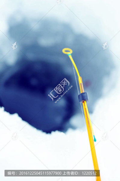 冰上釣魚(yú)