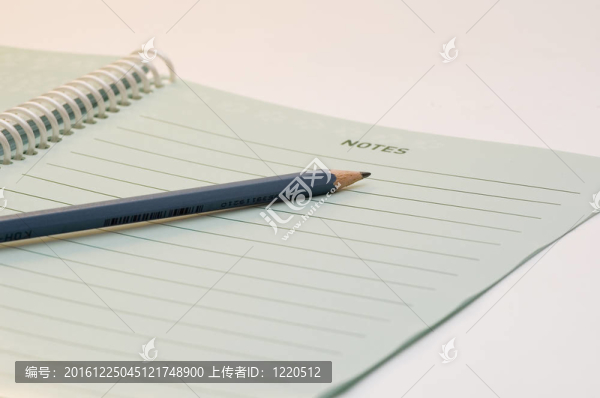 筆記本和鉛筆