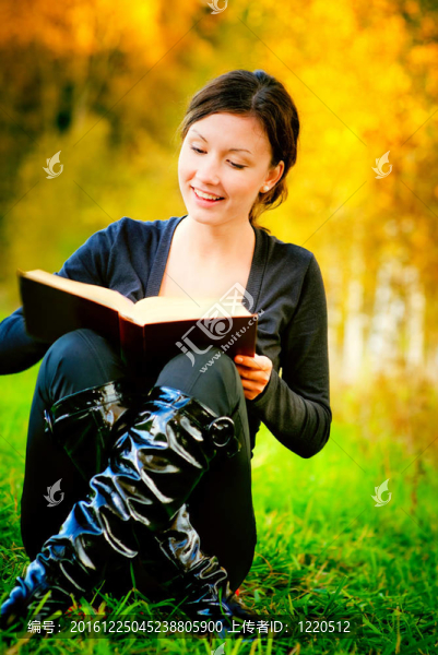 美女讀書(shū)