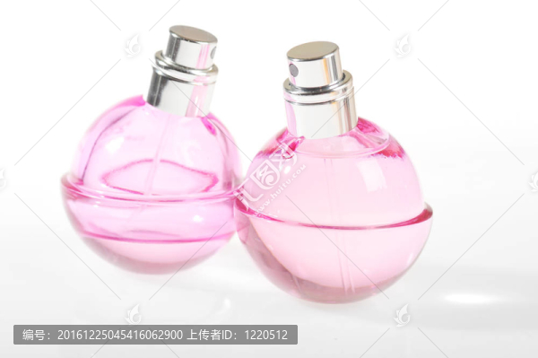 兩瓶香水