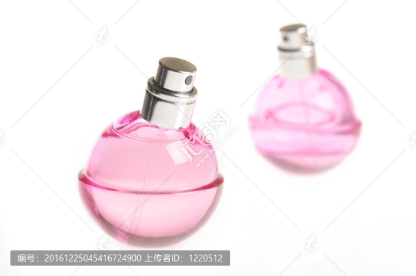 兩瓶香水