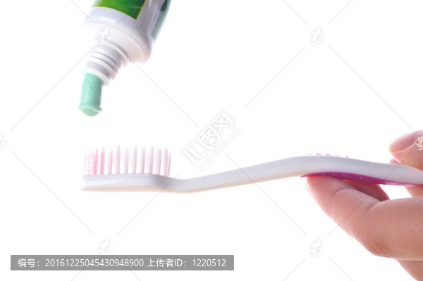 白色牙刷