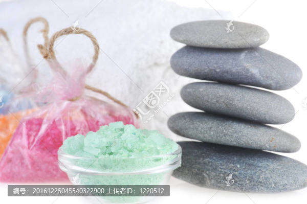 洗澡用鹽；毛巾和石頭