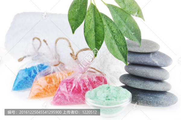 洗澡用鹽；毛巾和石頭