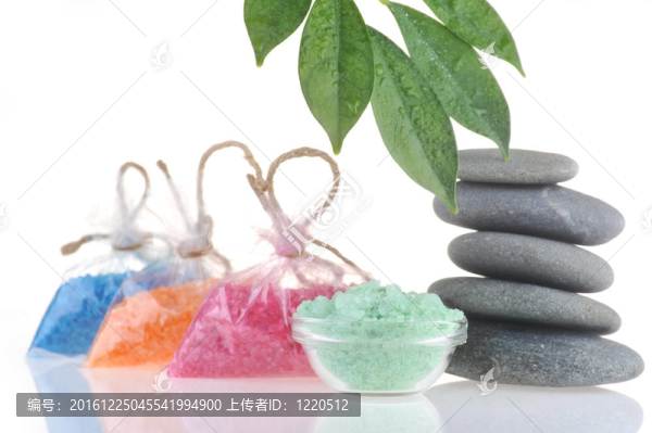 洗澡用鹽；毛巾和石頭