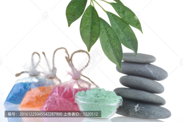 洗澡用鹽；毛巾和石頭