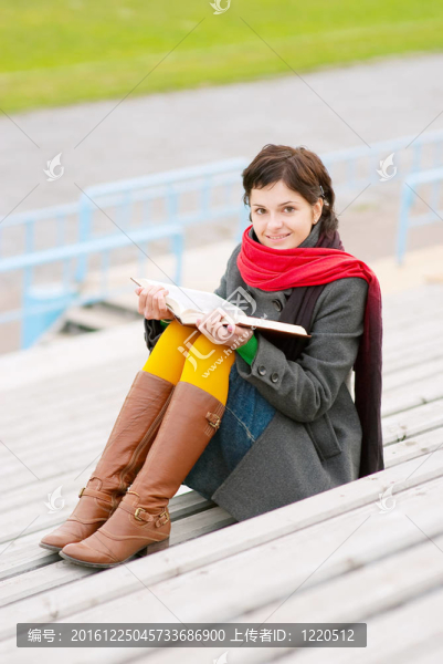 美麗少婦讀書