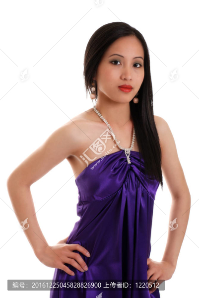 穿紫色連衣裙的亞洲女人