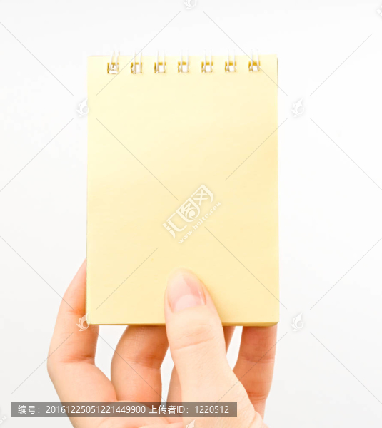 手和記事本孤立在白色