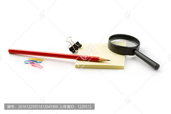 放大鏡和貼在白色上的貼紙