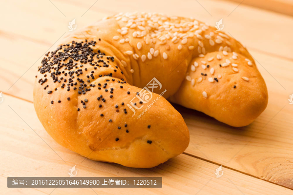 木背景饅頭