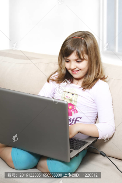 女孩用的筆記本電腦