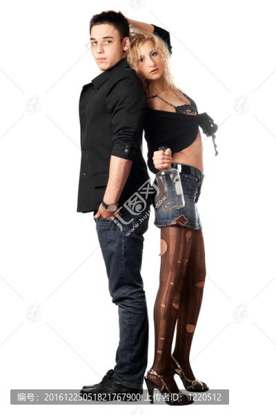嚴(yán)肅的年輕人和漂亮的金發(fā)女郎