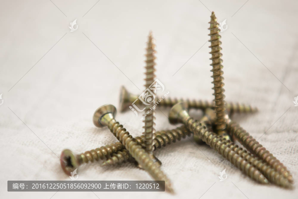 許多螺栓