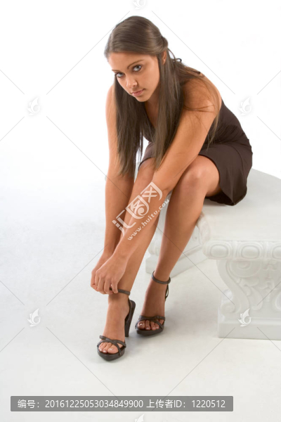 穿鞋子