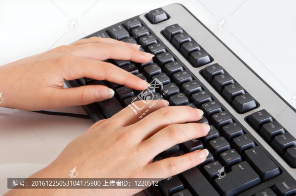手在鍵盤