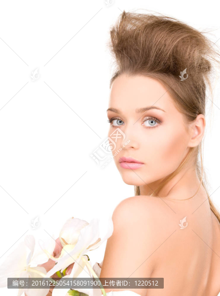 美麗的女人與白色的花