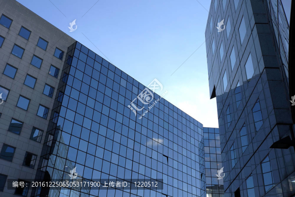 現(xiàn)代建筑與藍(lán)天