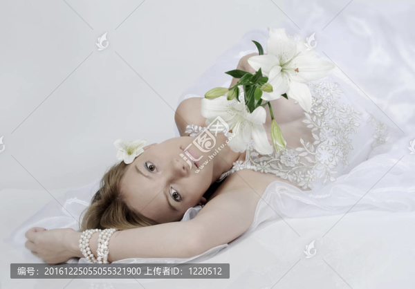 一束百合花新娘