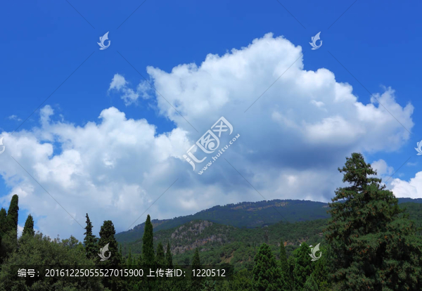 克里米亞山上的白云