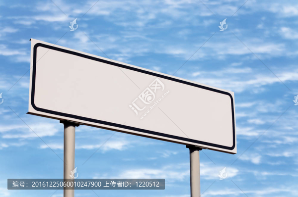天空的空白路標