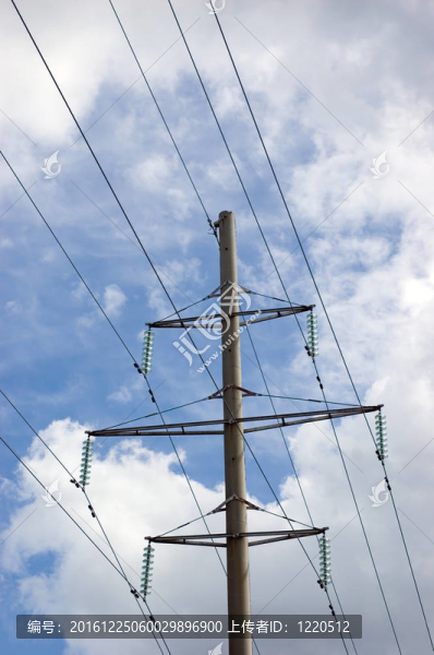 電力塔上空