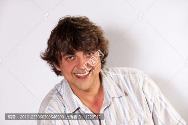 成年男子