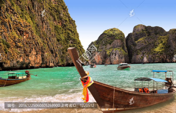 傳統(tǒng)的泰國船在島披披；泰國