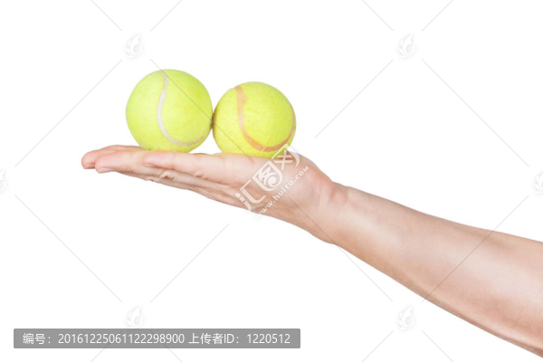 他手中的網(wǎng)球。