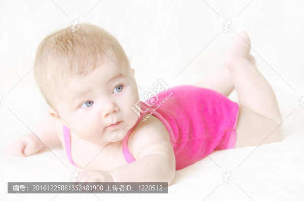 小女孩