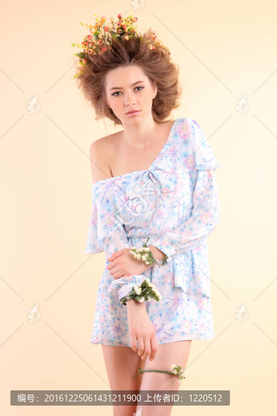美麗的女人與鮮花