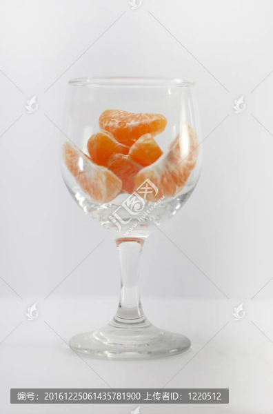 水果橙和玻璃