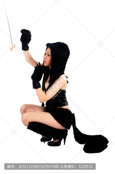 美麗的女孩在貓服裝