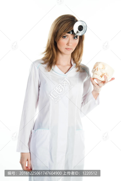 帶人類頭骨的女醫(yī)生