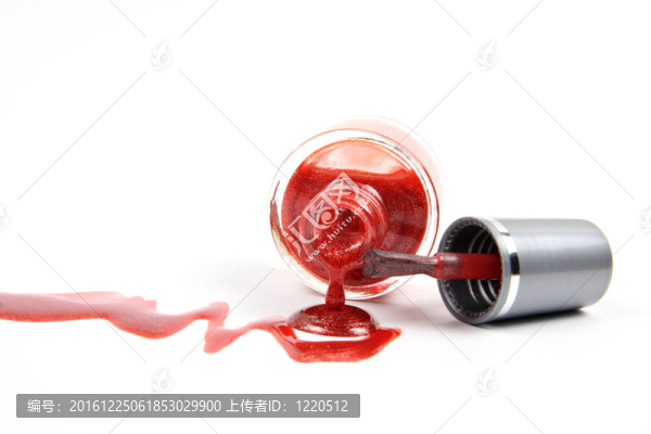 紅色的指甲油與閃光