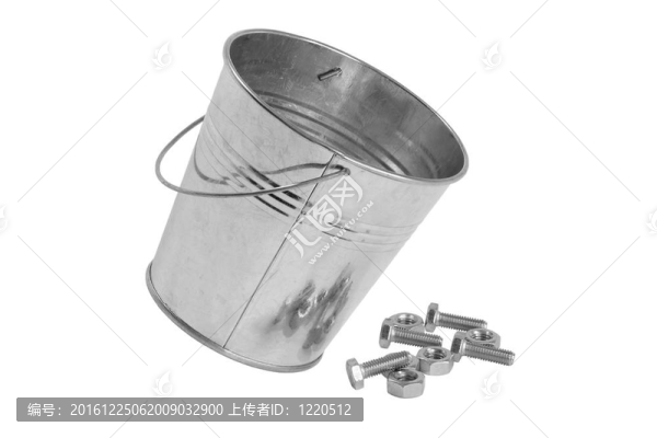 一桶螺栓和螺母