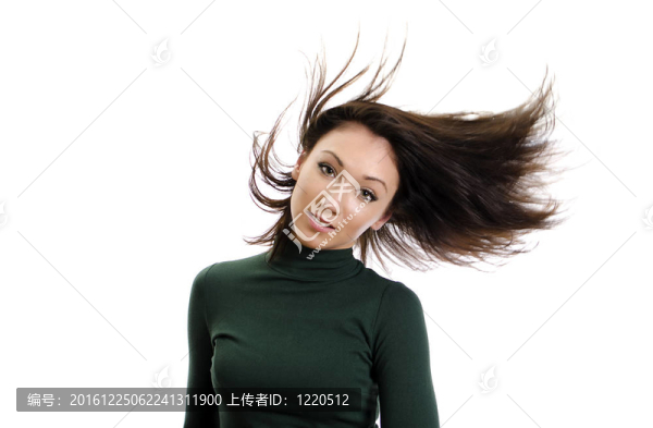 在綠色的裙子把頭發(fā)長到空氣模型。白色隔離。