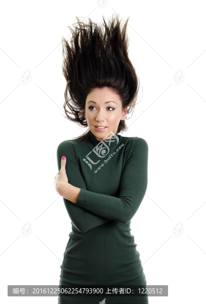 在綠色的裙子把頭發(fā)長(zhǎng)到空氣模型。白色隔離。