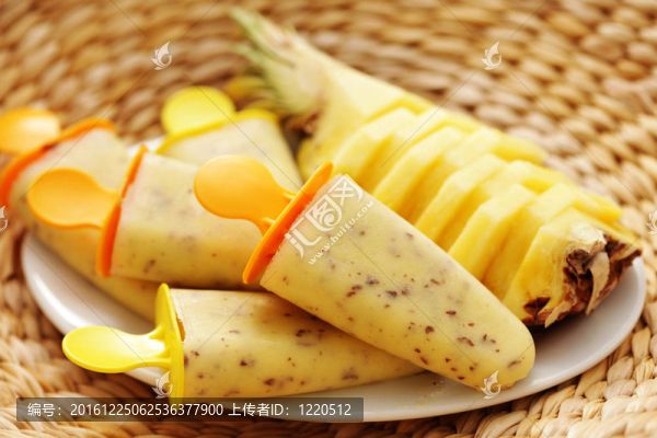 菠蘿冰淇淋