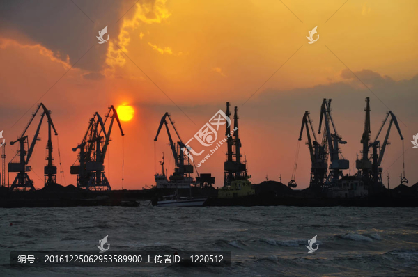 港口起重機在下降